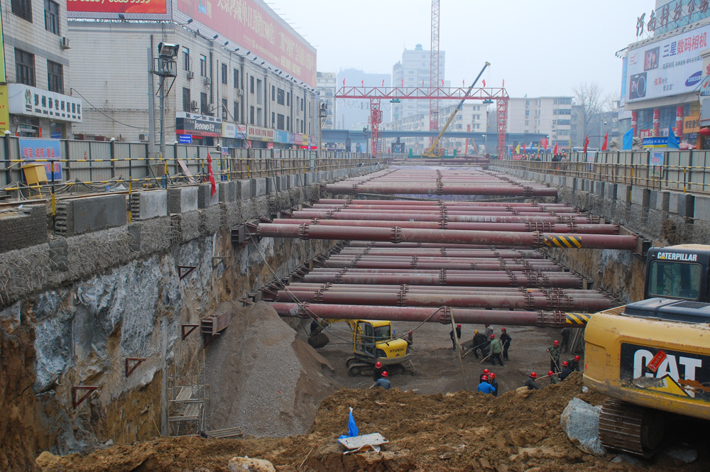 郑州东风路-文化路下穿隧道地下连续墙体系支护效果